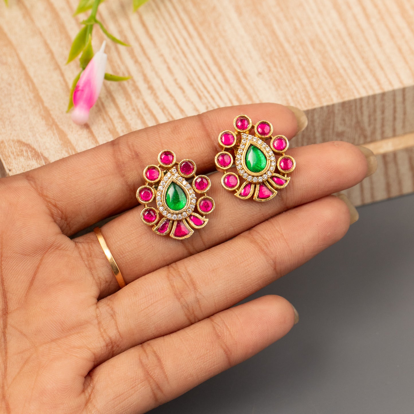 Antique Stud Earrings E1405