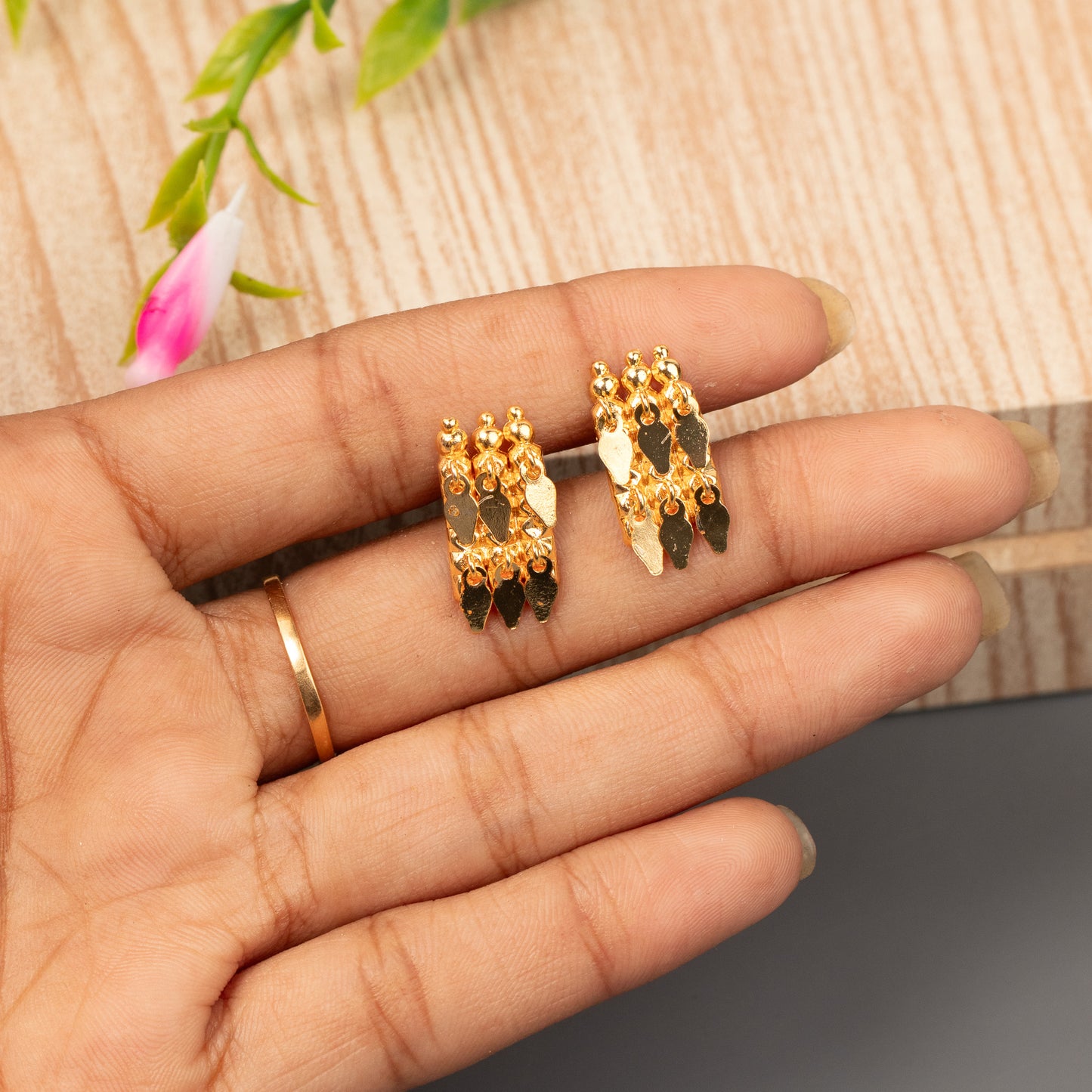Antique Gold Plated Stud Earrings E1410