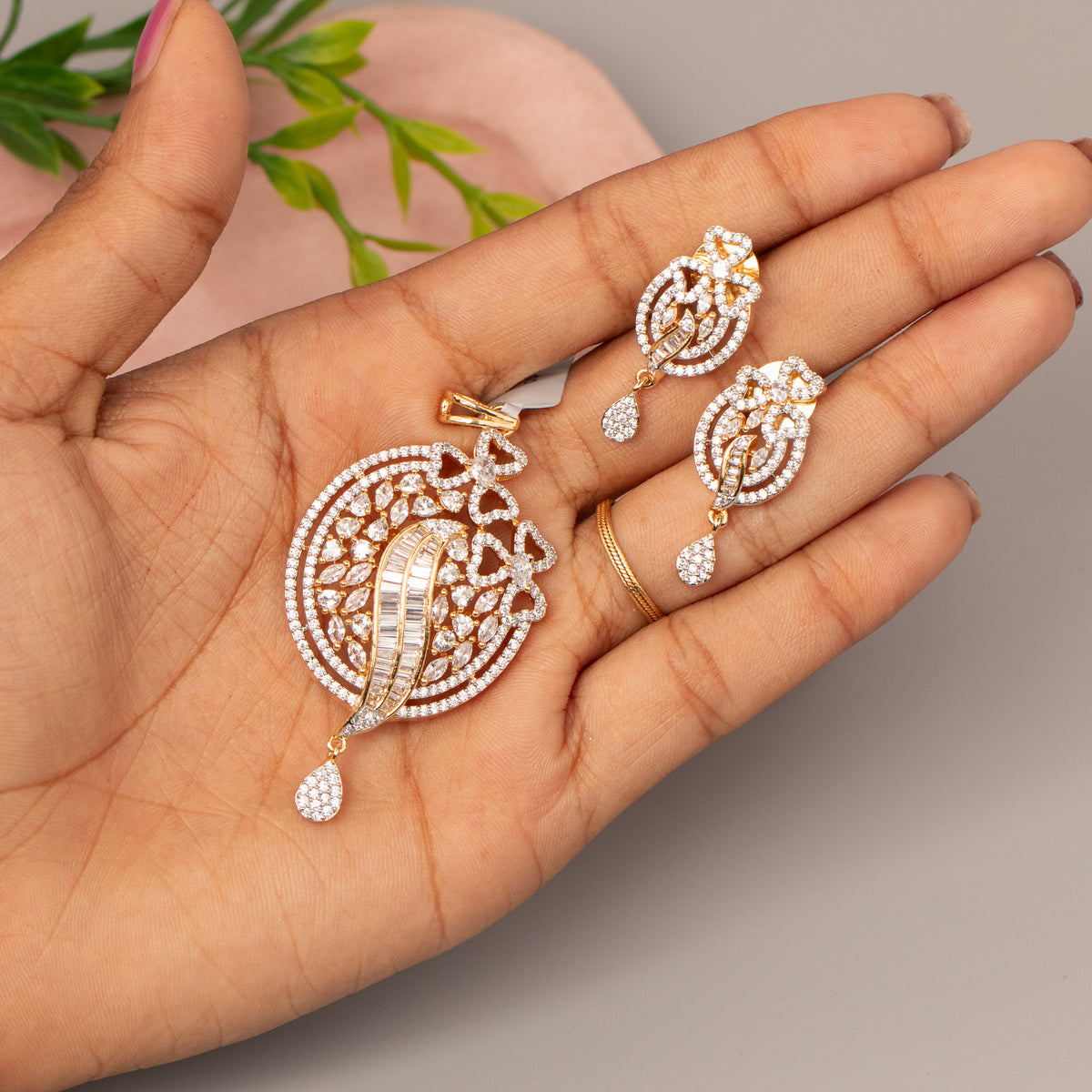 AD Pendant With Stud Earrings P51