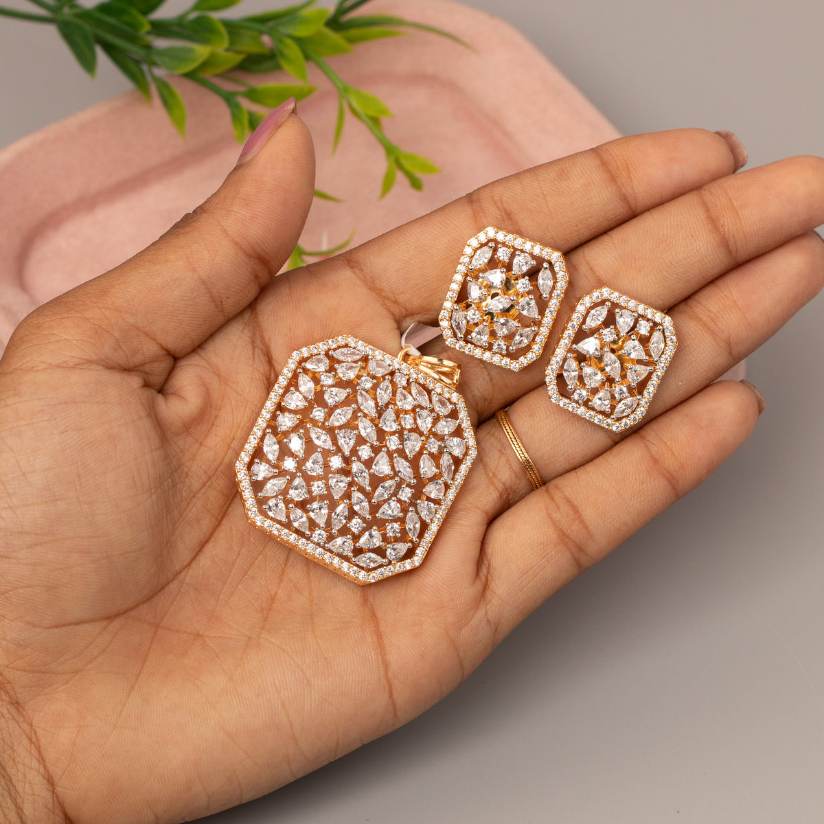 AD Pendant With Stud Earrings P49