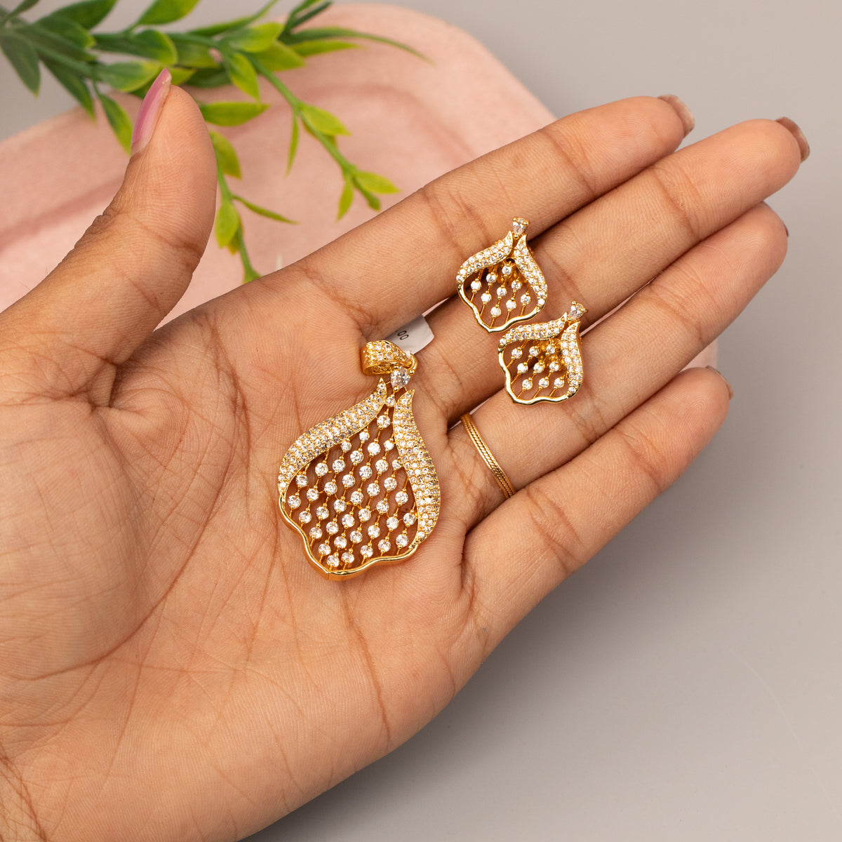 AD Pendant With Stud Earrings P52