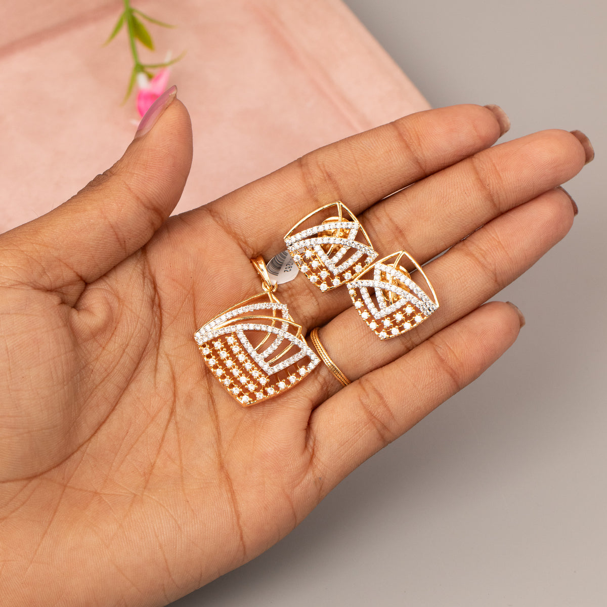 AD Pendant With Stud Earrings P53