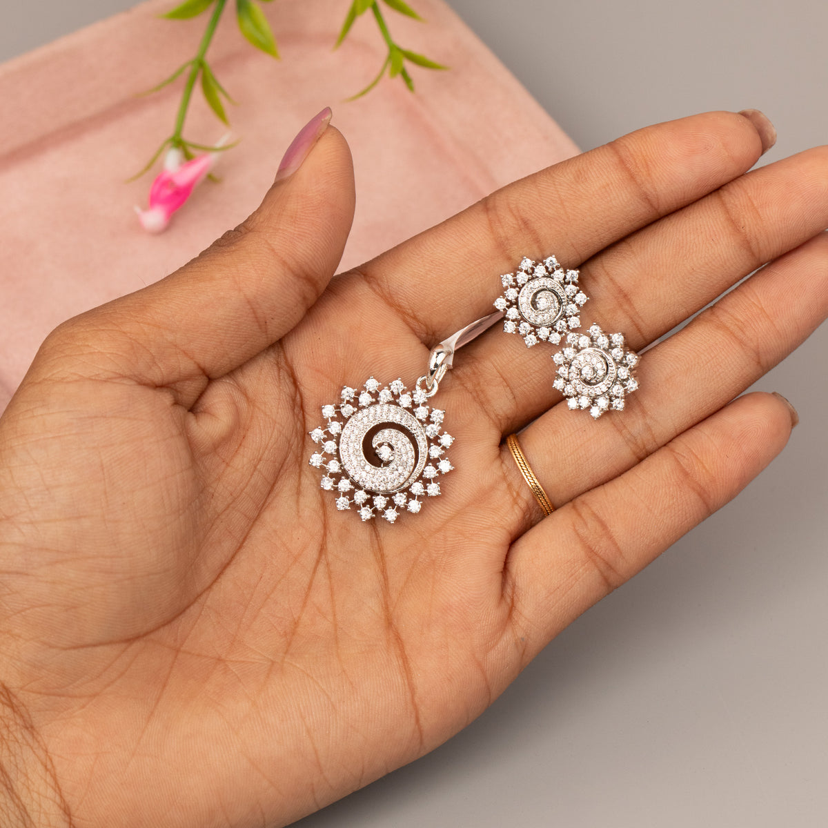 AD Pendant With Stud Earrings P55