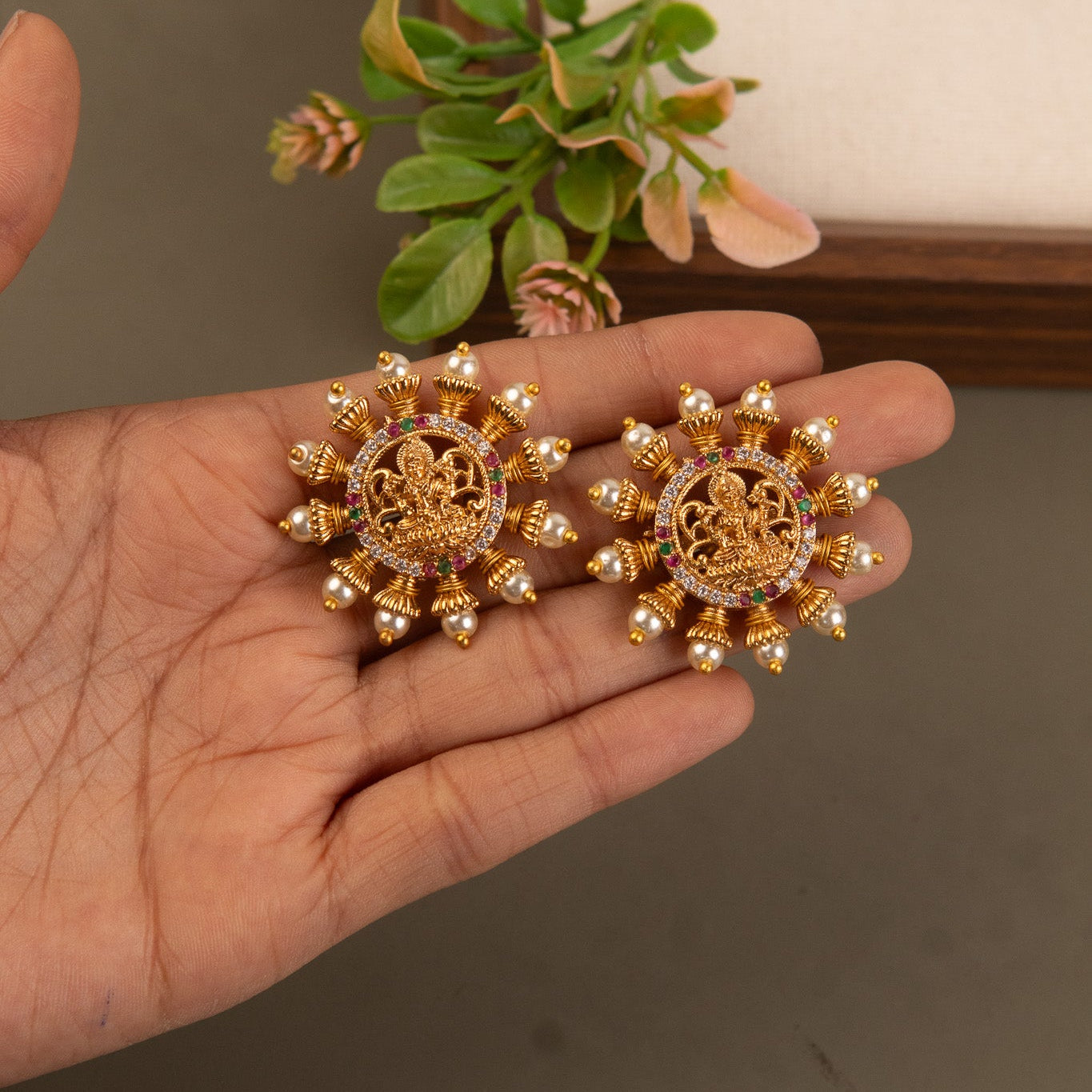 Stud Earrings E821[Antique]