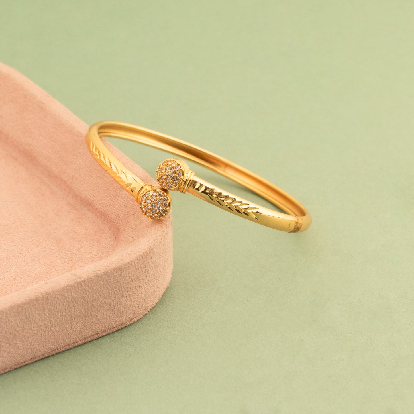 Cuff Bangle B562