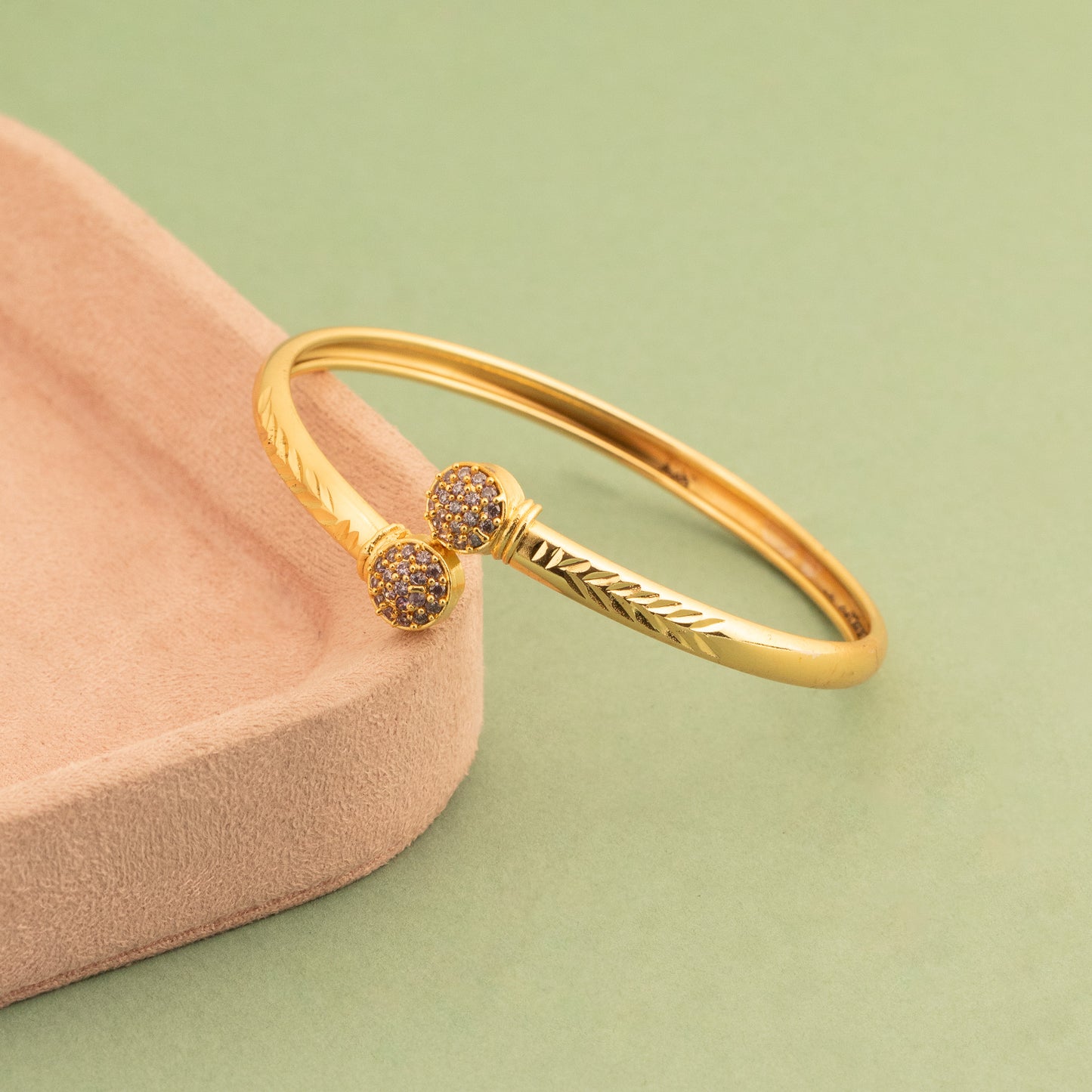 Cuff Bangle B562