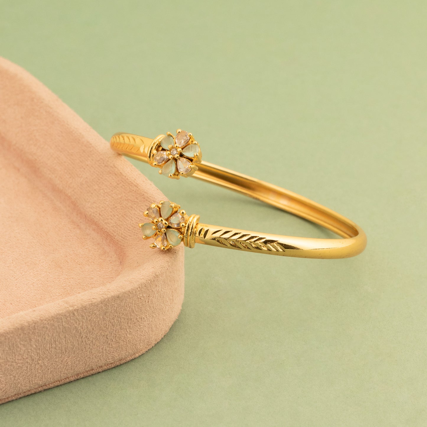 Cuff Bangle B564