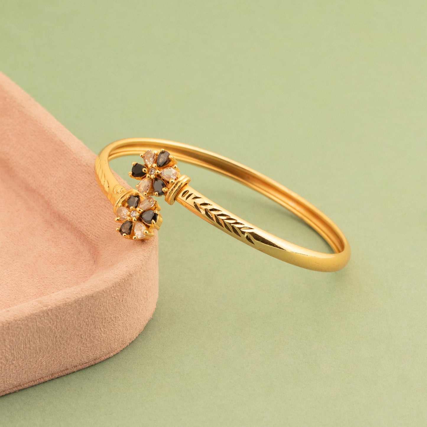 Cuff Bangle B564