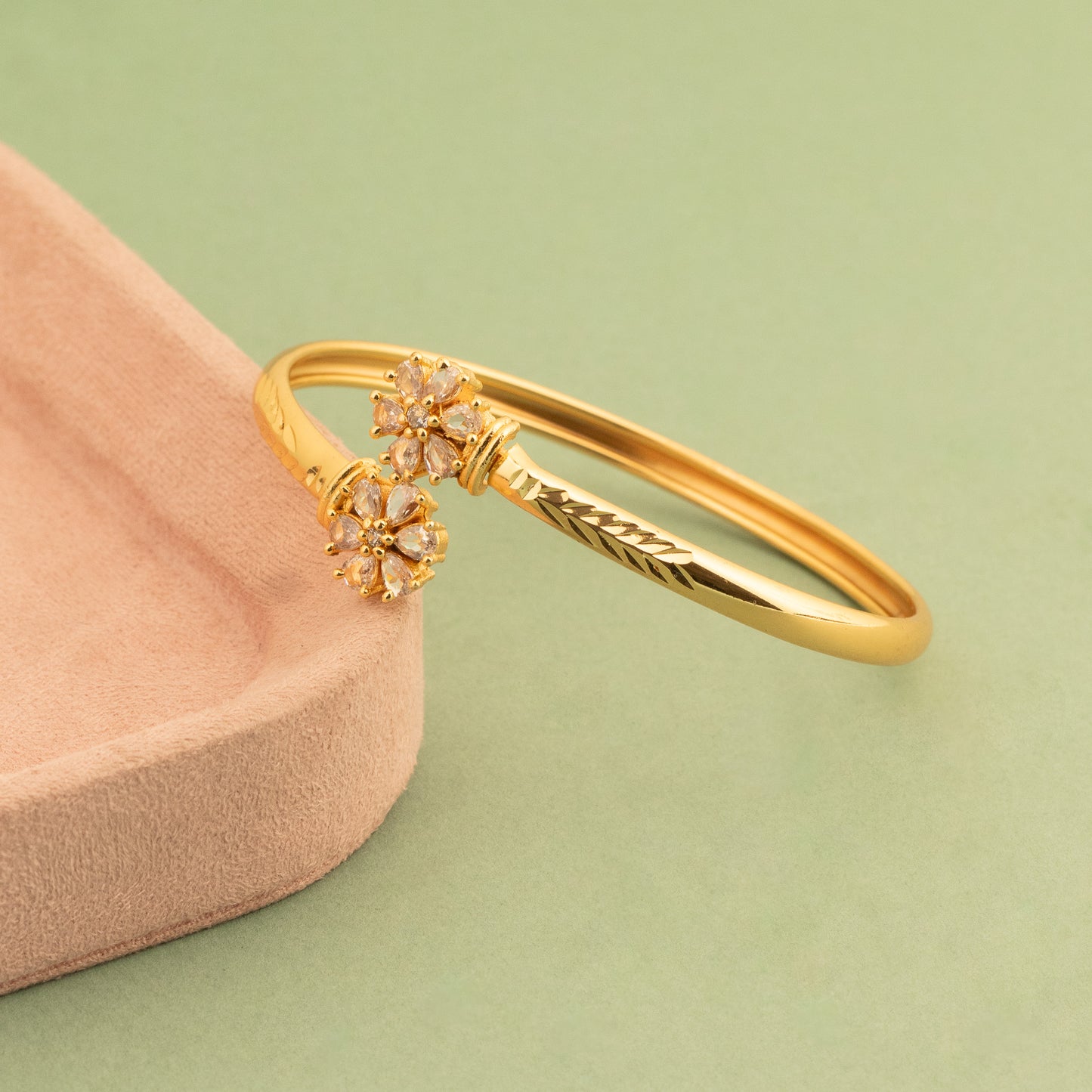 Cuff Bangle B564