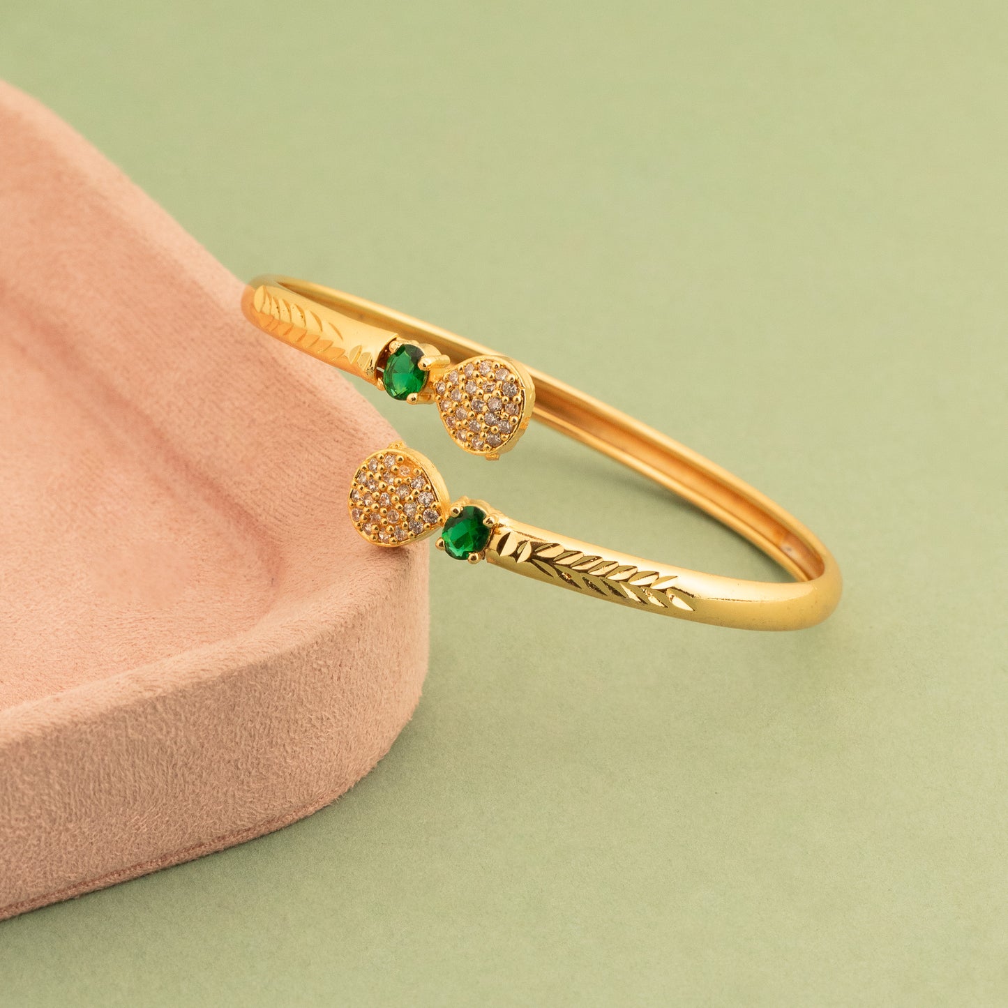 Cuff Bangle B563