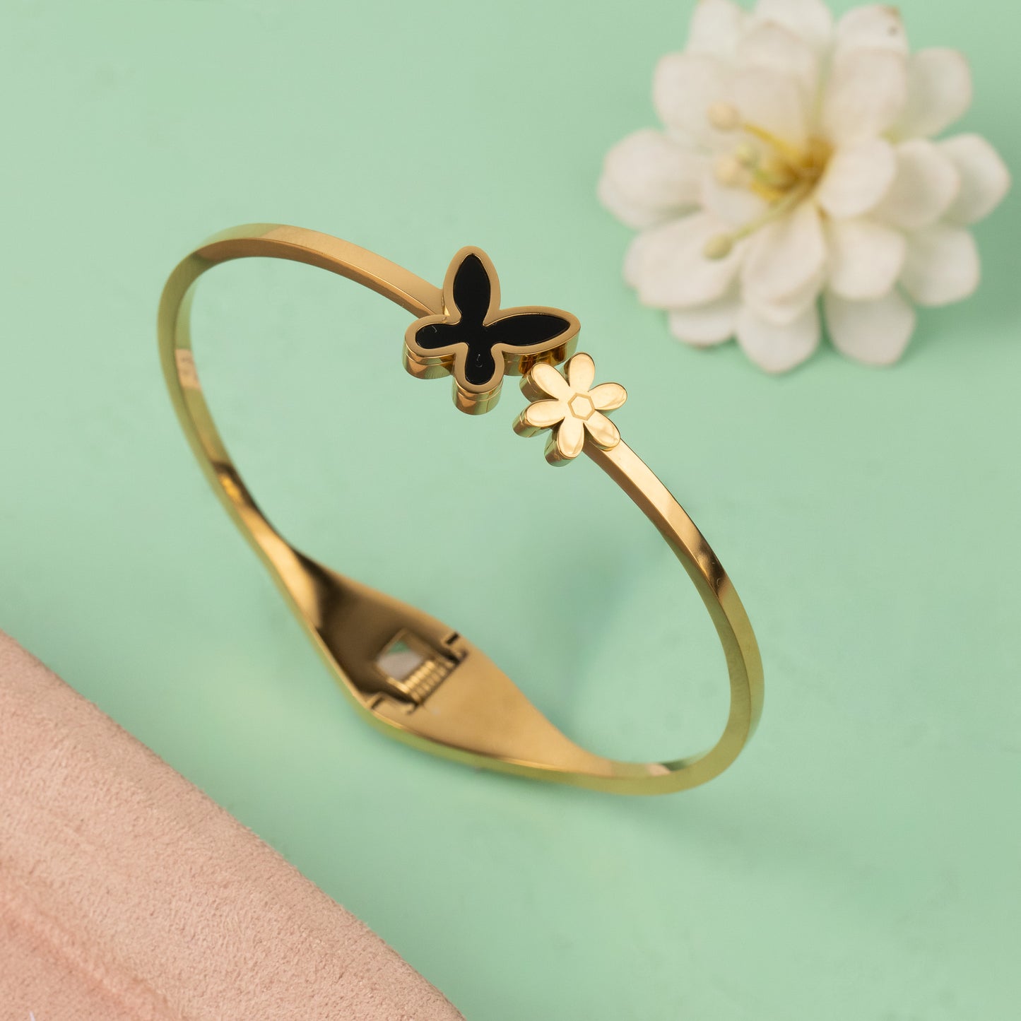 Cuff Bangle B574