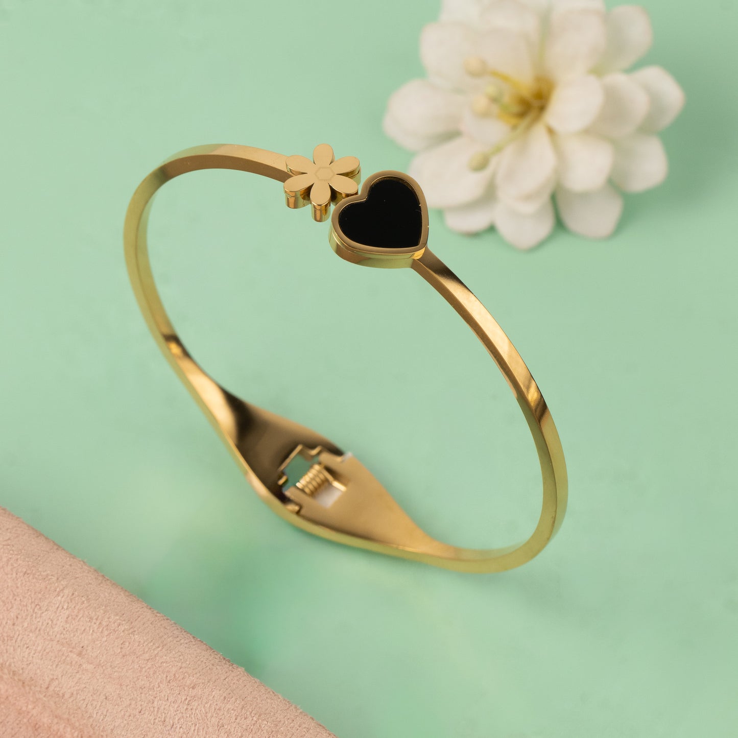 Cuff Bangle B574