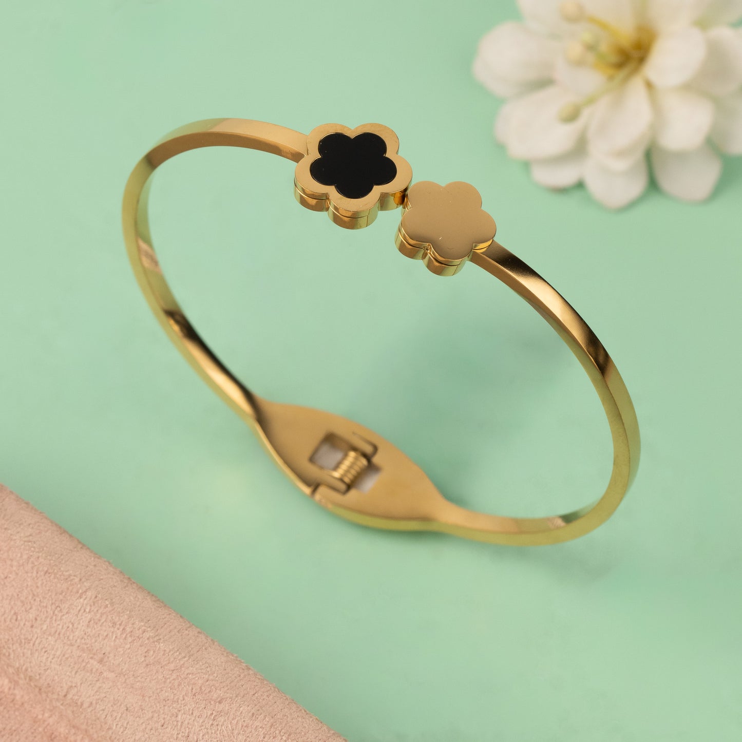 Cuff Bangle B579