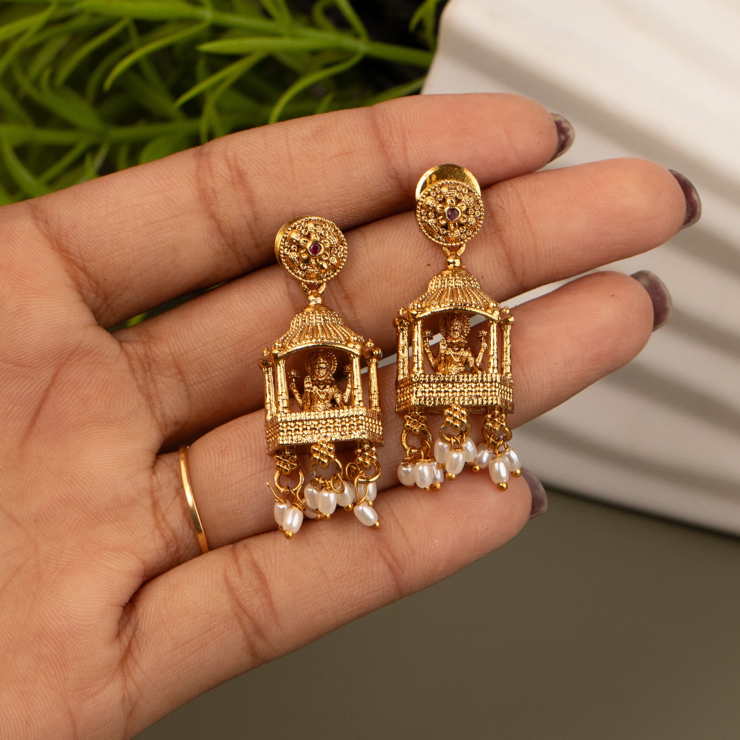 Antique Earrings E1001