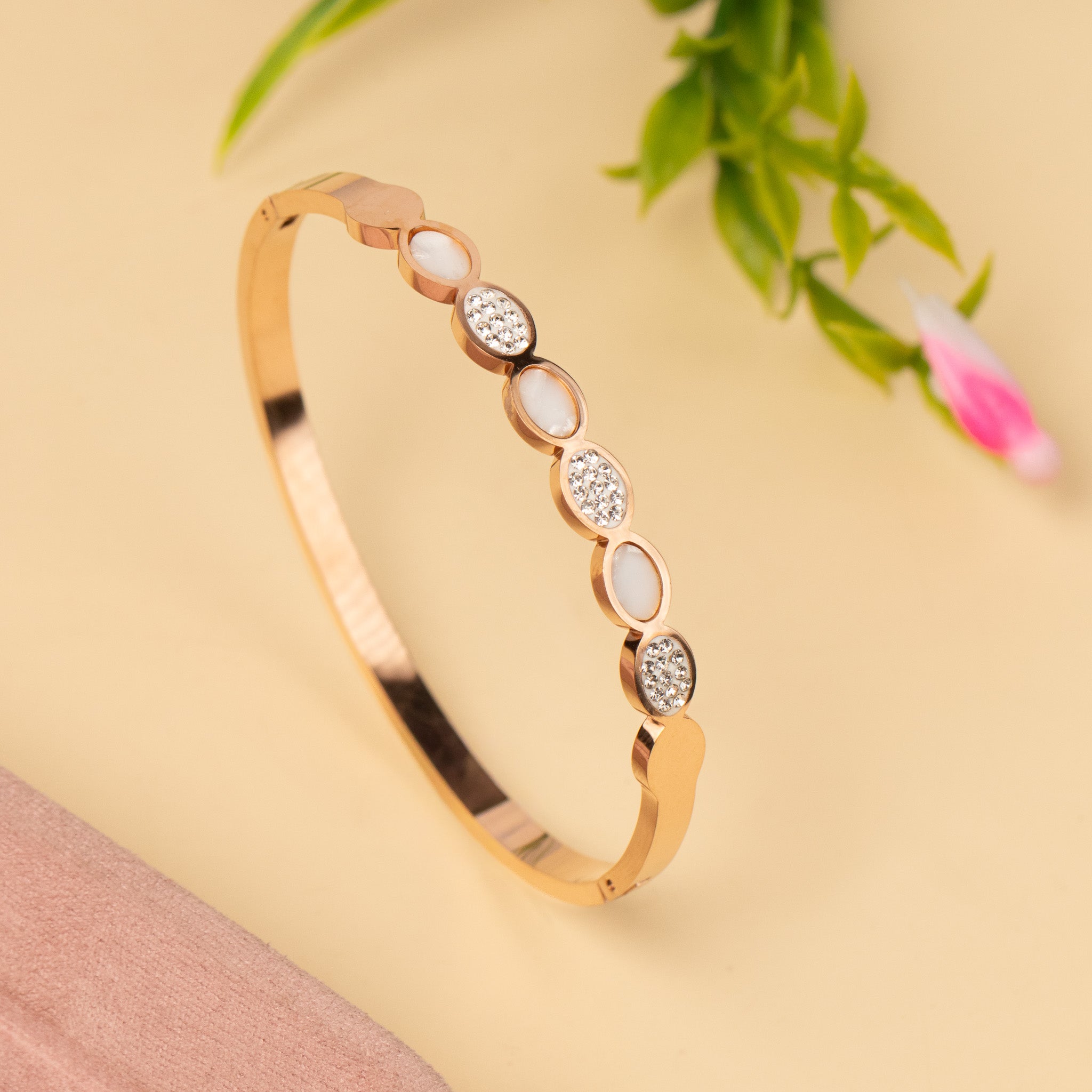 Cuff Bangle B583 – Urvasi ladies novelty