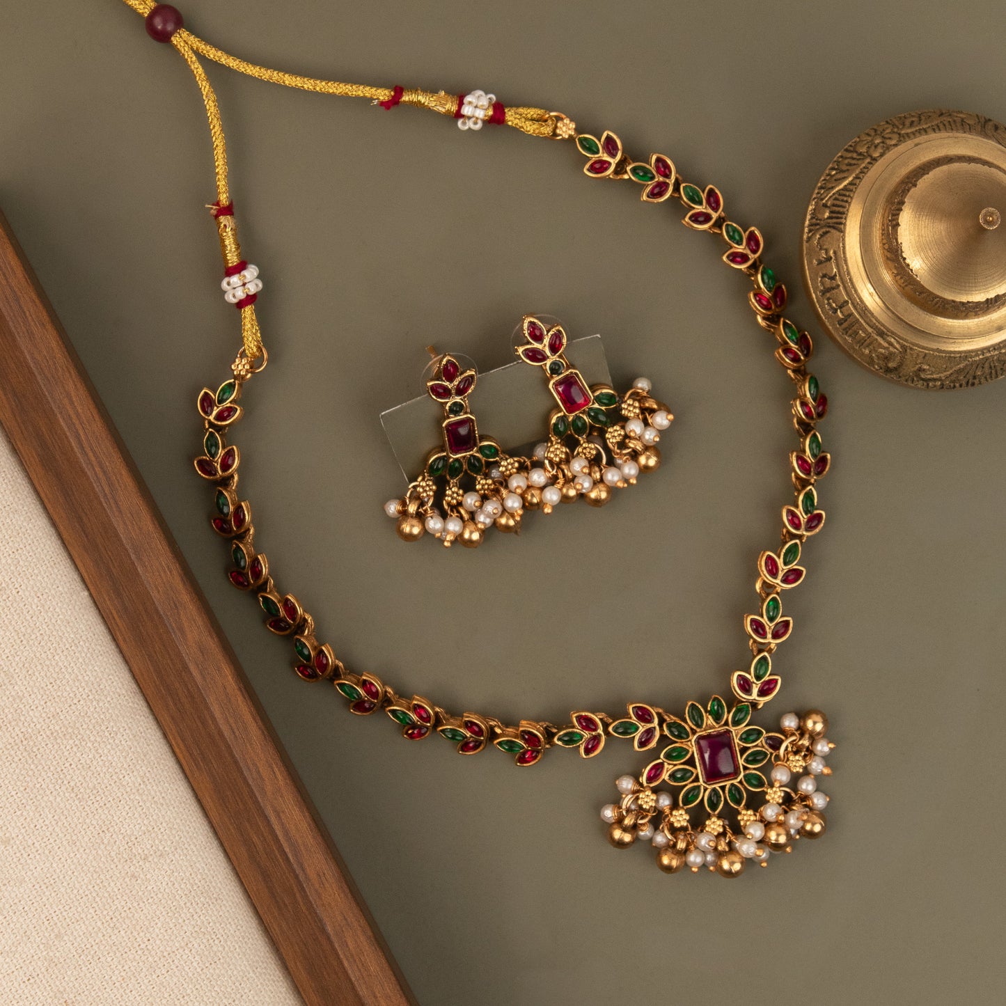 Necklace 689