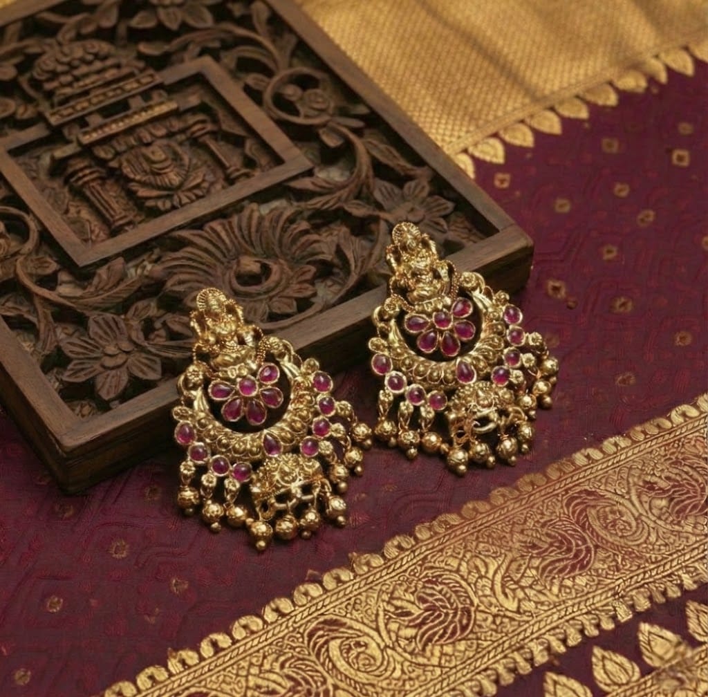 Antique Earrings E460