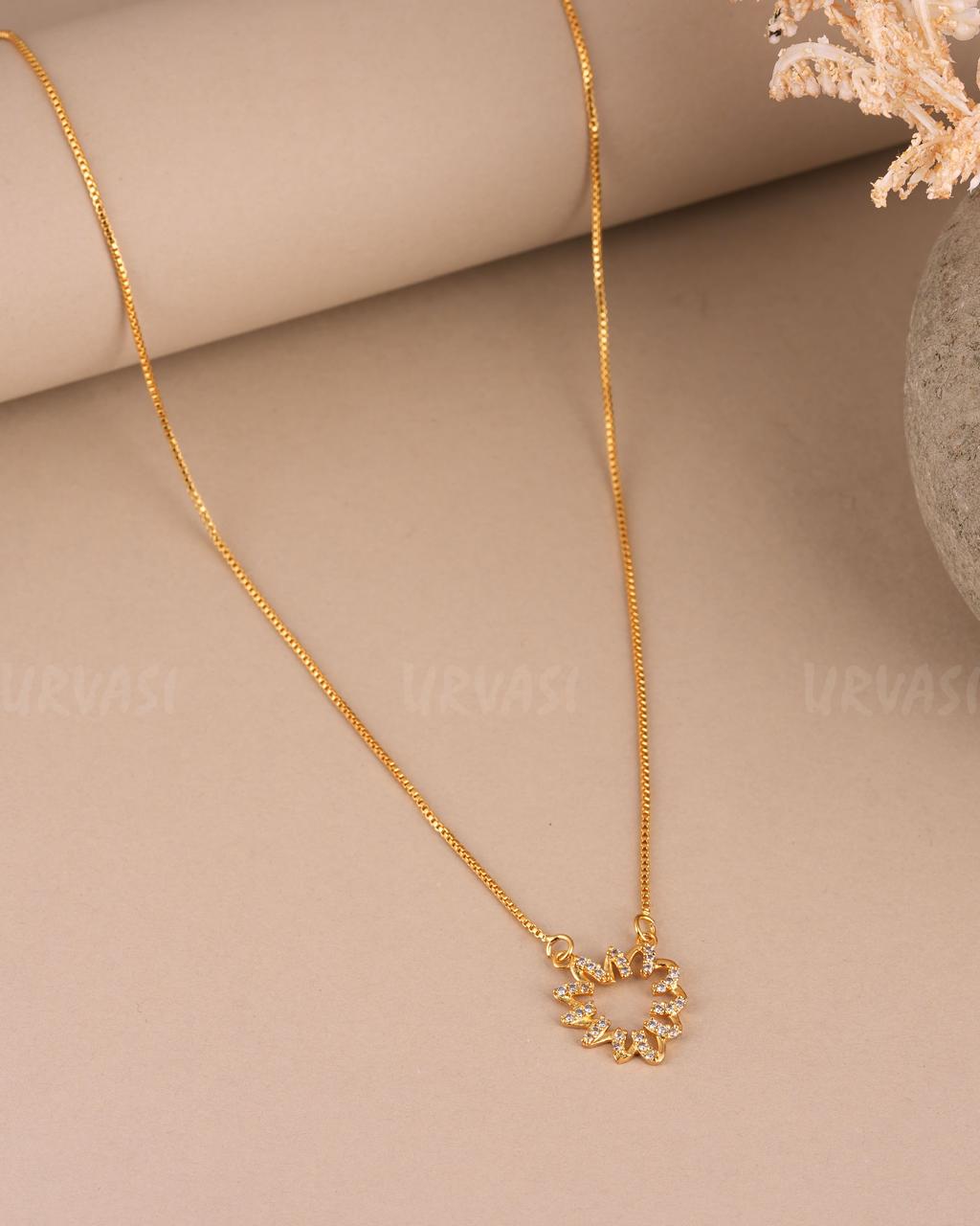 Gold-Toned Floral-Shaped Pendant Chain SC377