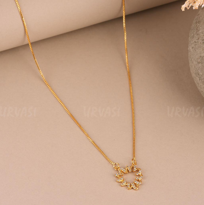 Gold-Toned Floral-Shaped Pendant Chain SC377
