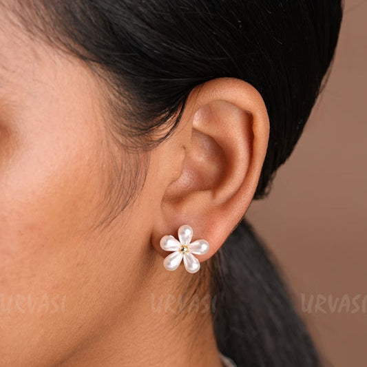 Stud Earrings E902