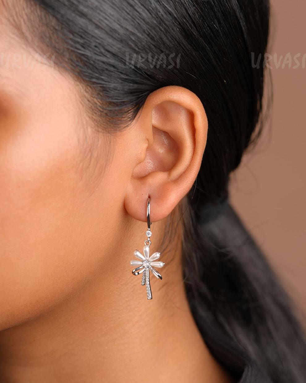 Minimal Floral Hanging Earrings E1181