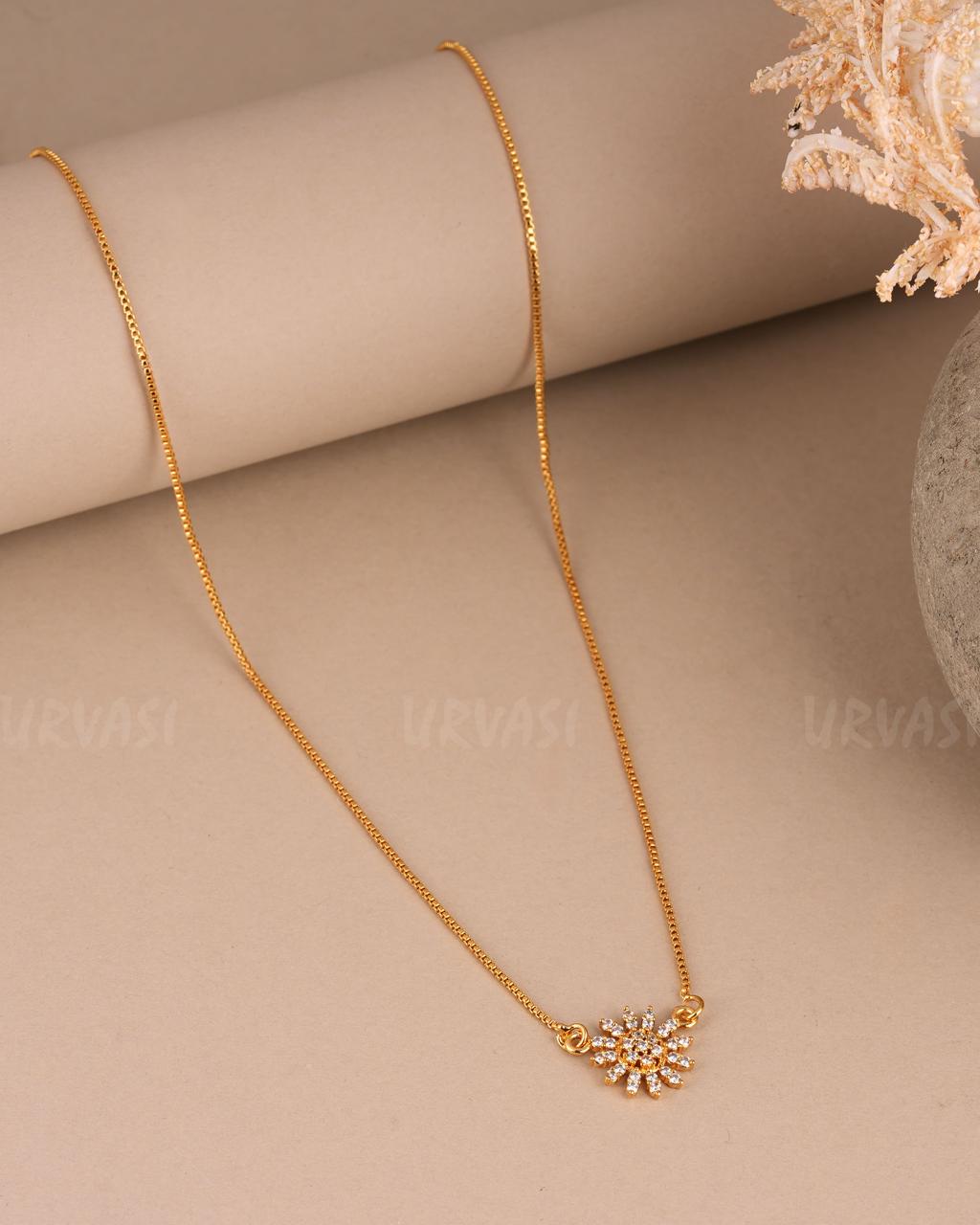 Gold-Toned Floral Pendant Chain SC375