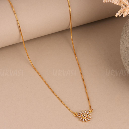 Gold-Toned Floral Pendant Chain SC375