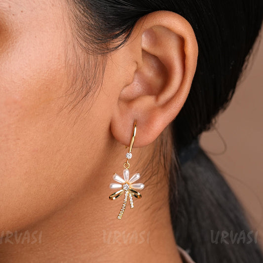 Minimal Floral Hanging Earrings E1181